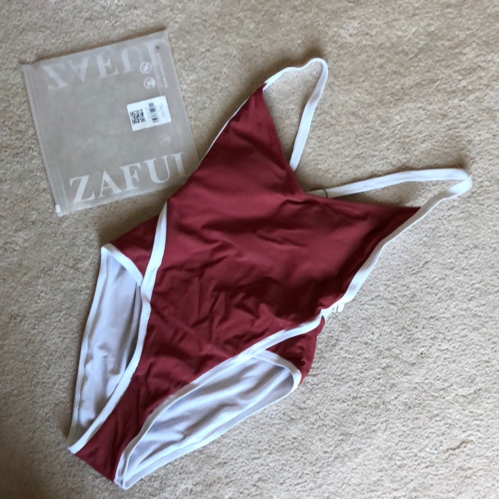 Zaful Contrasting Trim Crisscross Swimsuit